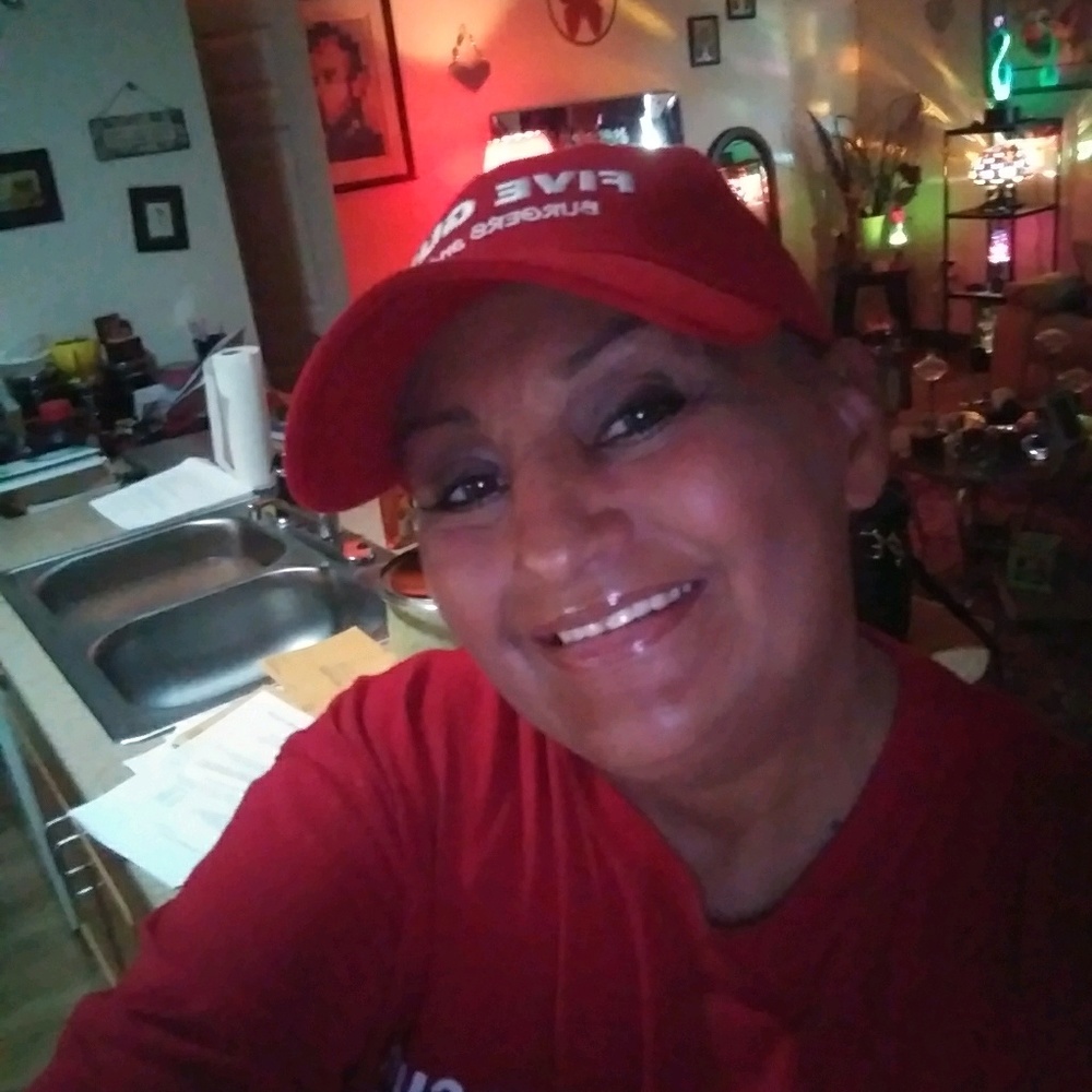 Meet your Posher, Adela